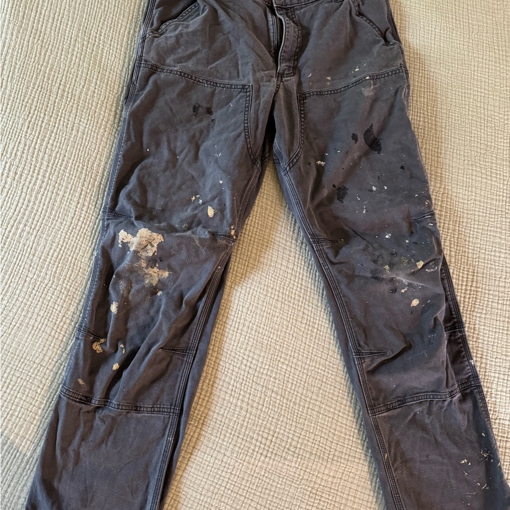 Distressed Carhartt Pants Relaxed fit 32x34